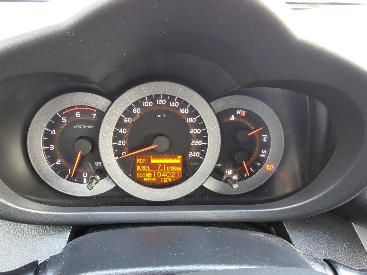 Toyota RAV4 Kombi 2,2 l 100 kw