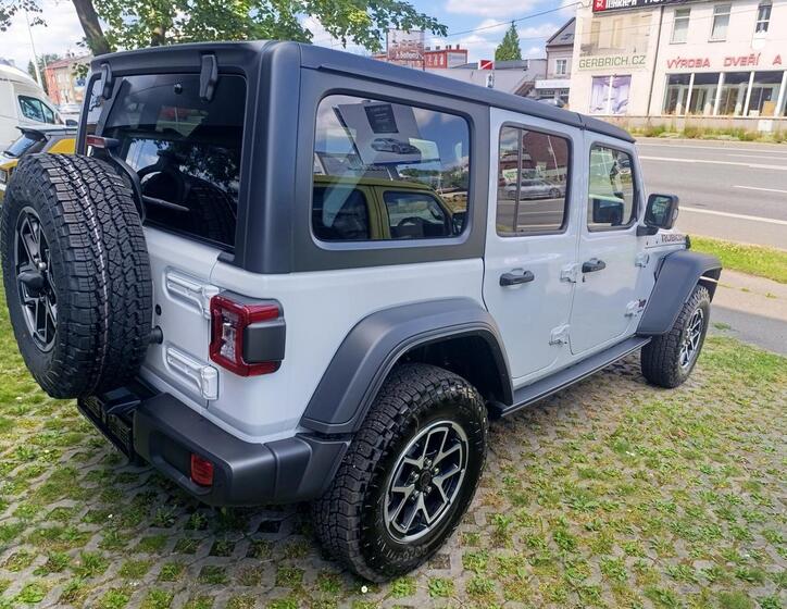 Jeep Wrangler 4