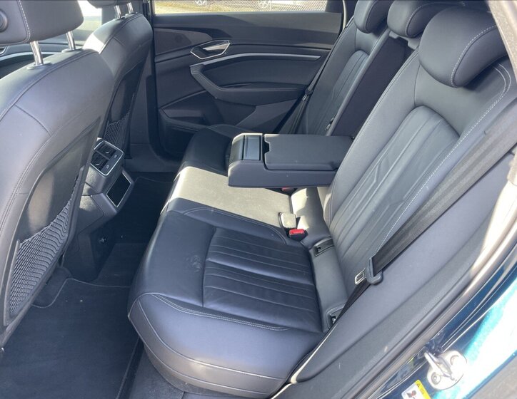 Audi e-tron Kombi 0,0 300 kw