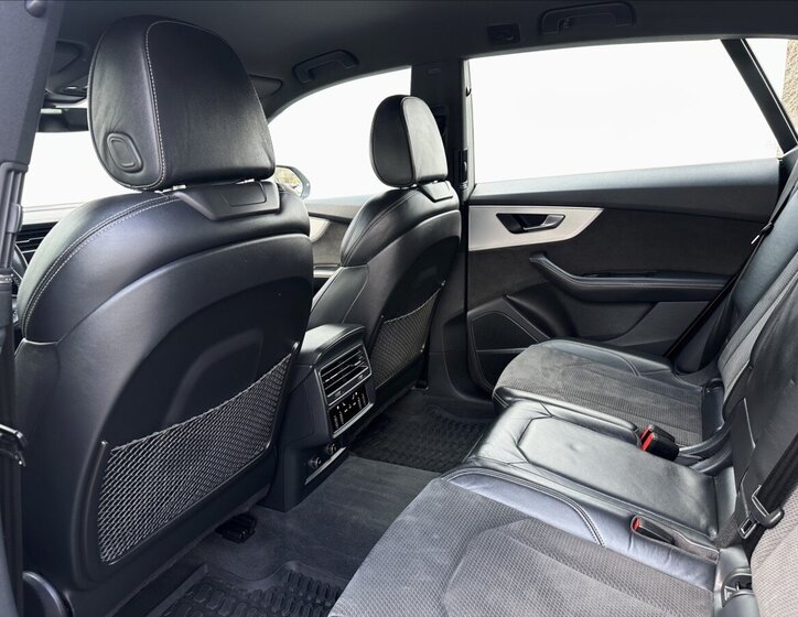 Audi SQ8 SUV / Terénní 4,0 l 320 kw