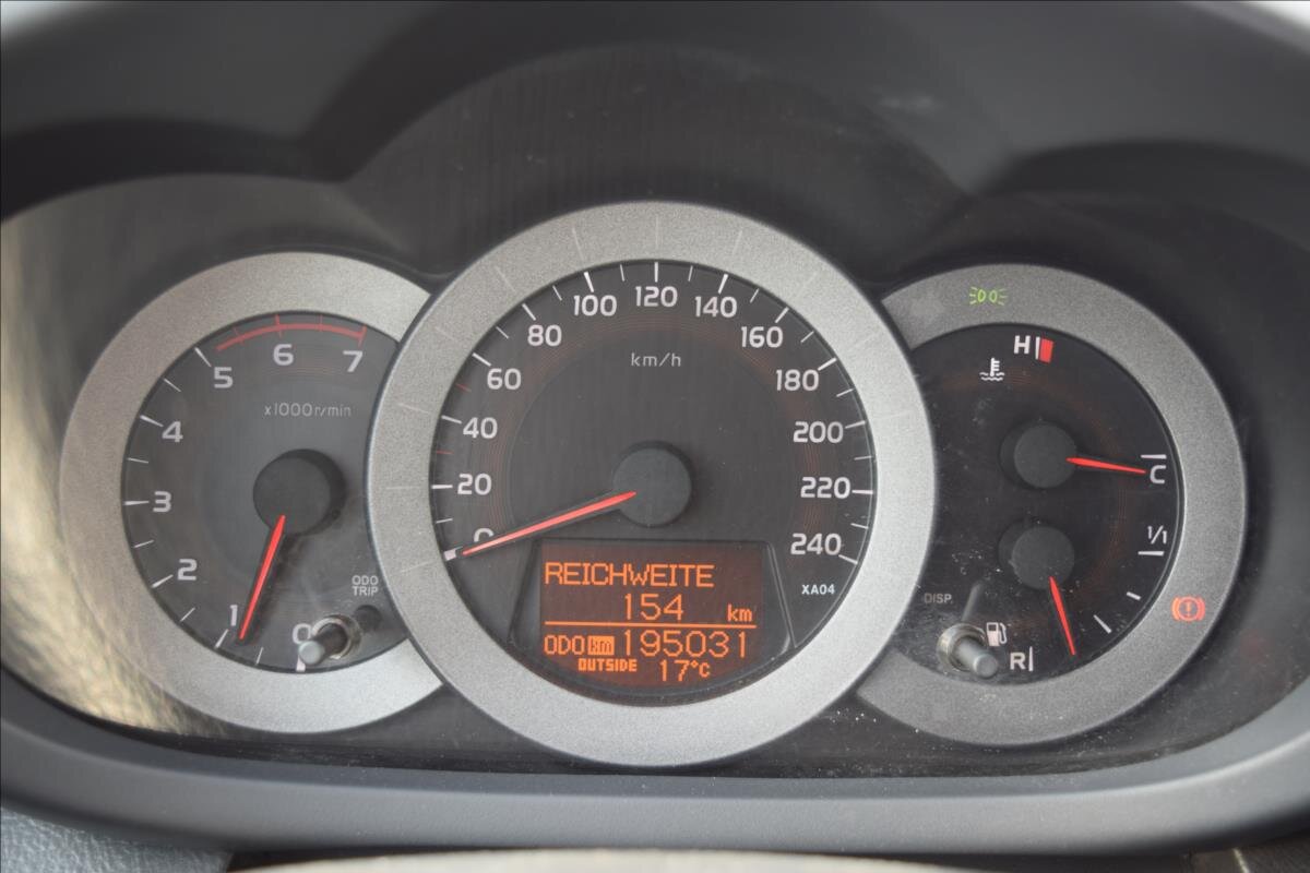 Toyota RAV4 SUV / Terénní 2,2 l 100 kw