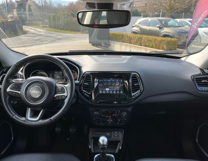 Jeep Compass SUV / Terénní 1,3 l 96 kw