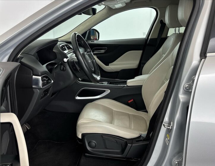 Jaguar F-Pace SUV / Terénní 2,0 l 132 kw