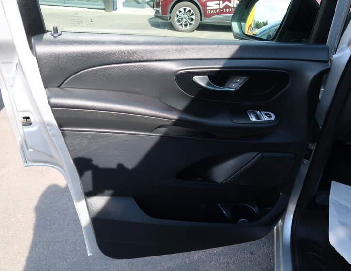 Mercedes-Benz Vito 21