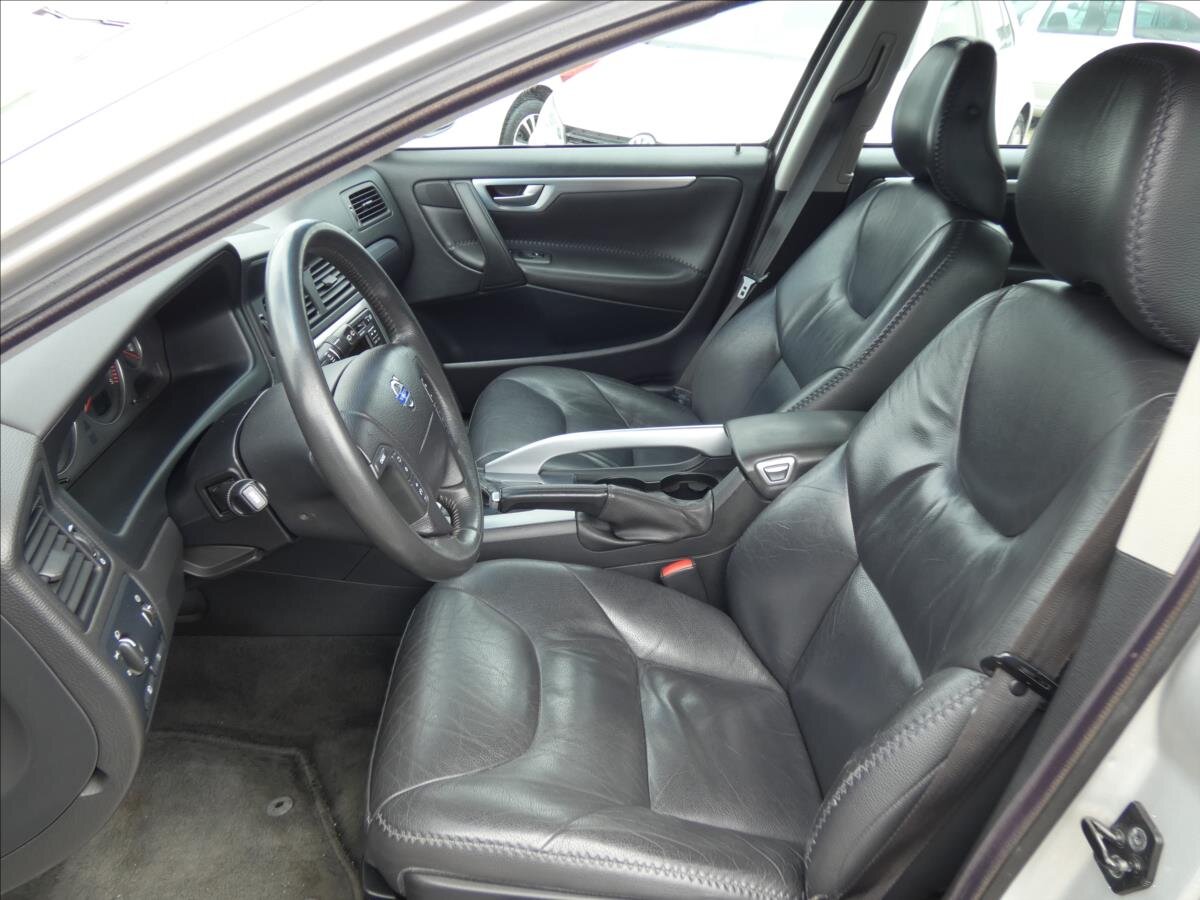 Volvo XC70 Kombi 2,4 l 136 kw