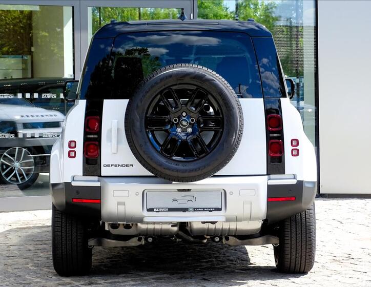 Land Rover Defender 3