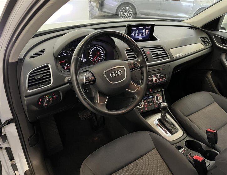 Audi Q3 6