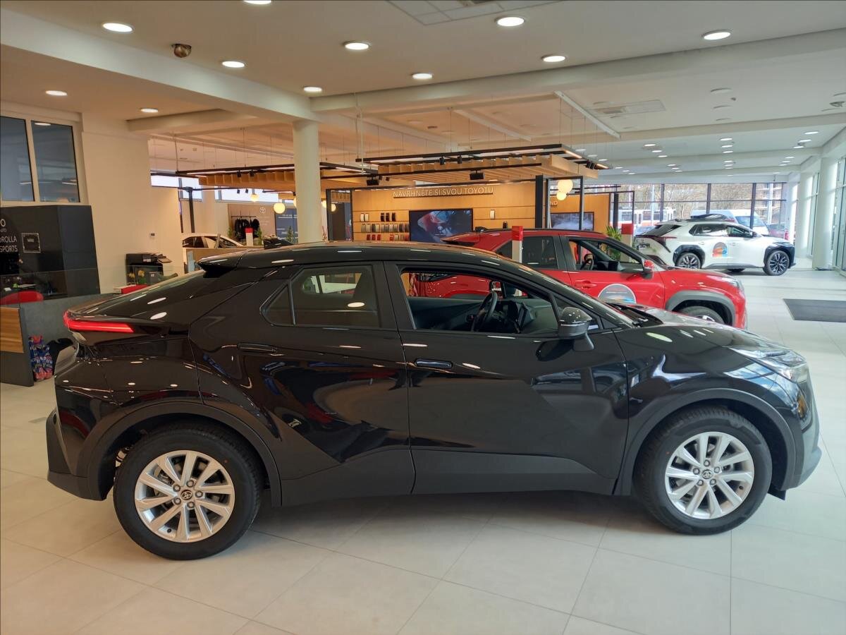 Toyota C-HR SUV / Terénní 1,8 l 103 kw
