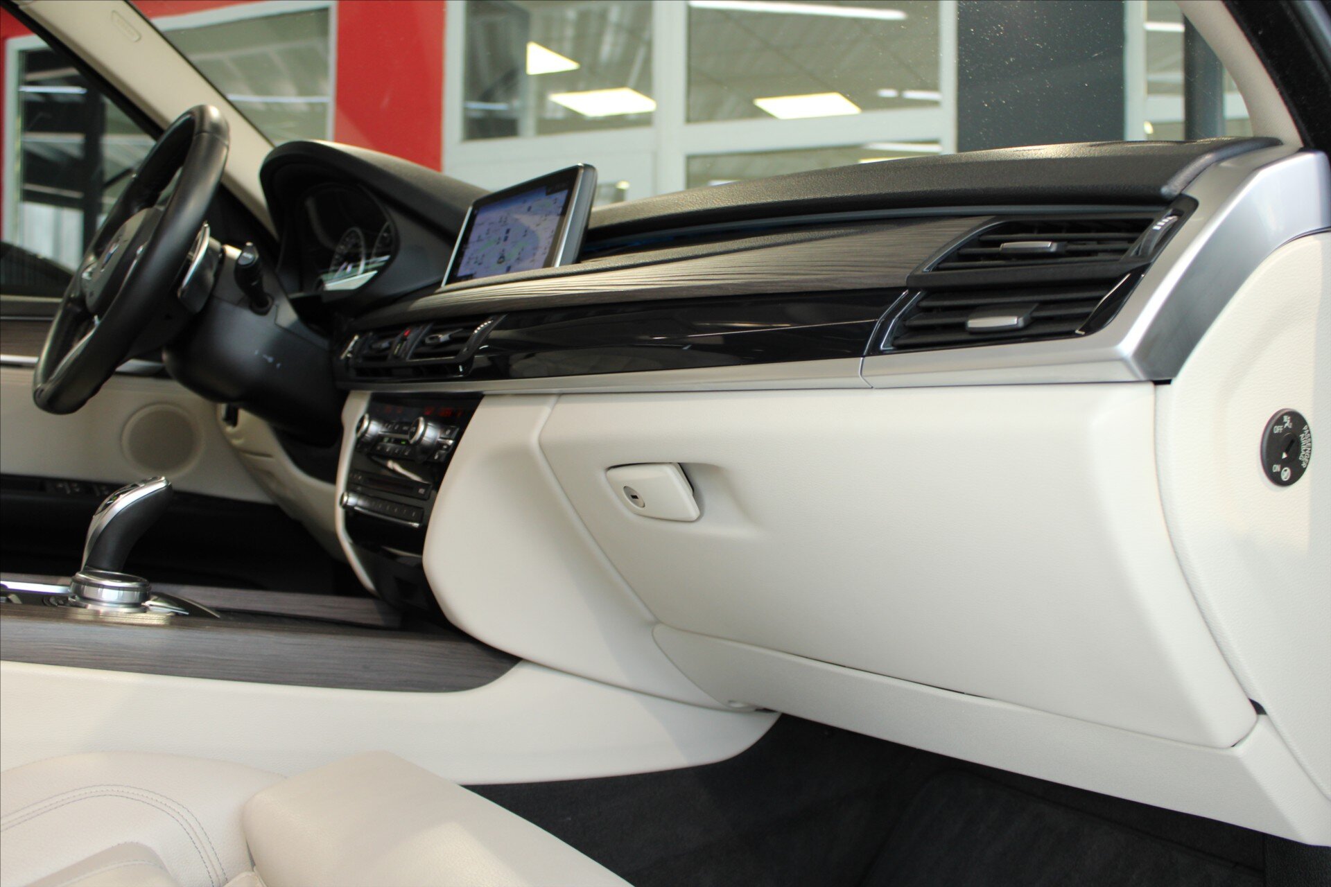 BMW X5 SUV / Terénní 3,0 l 230 kw