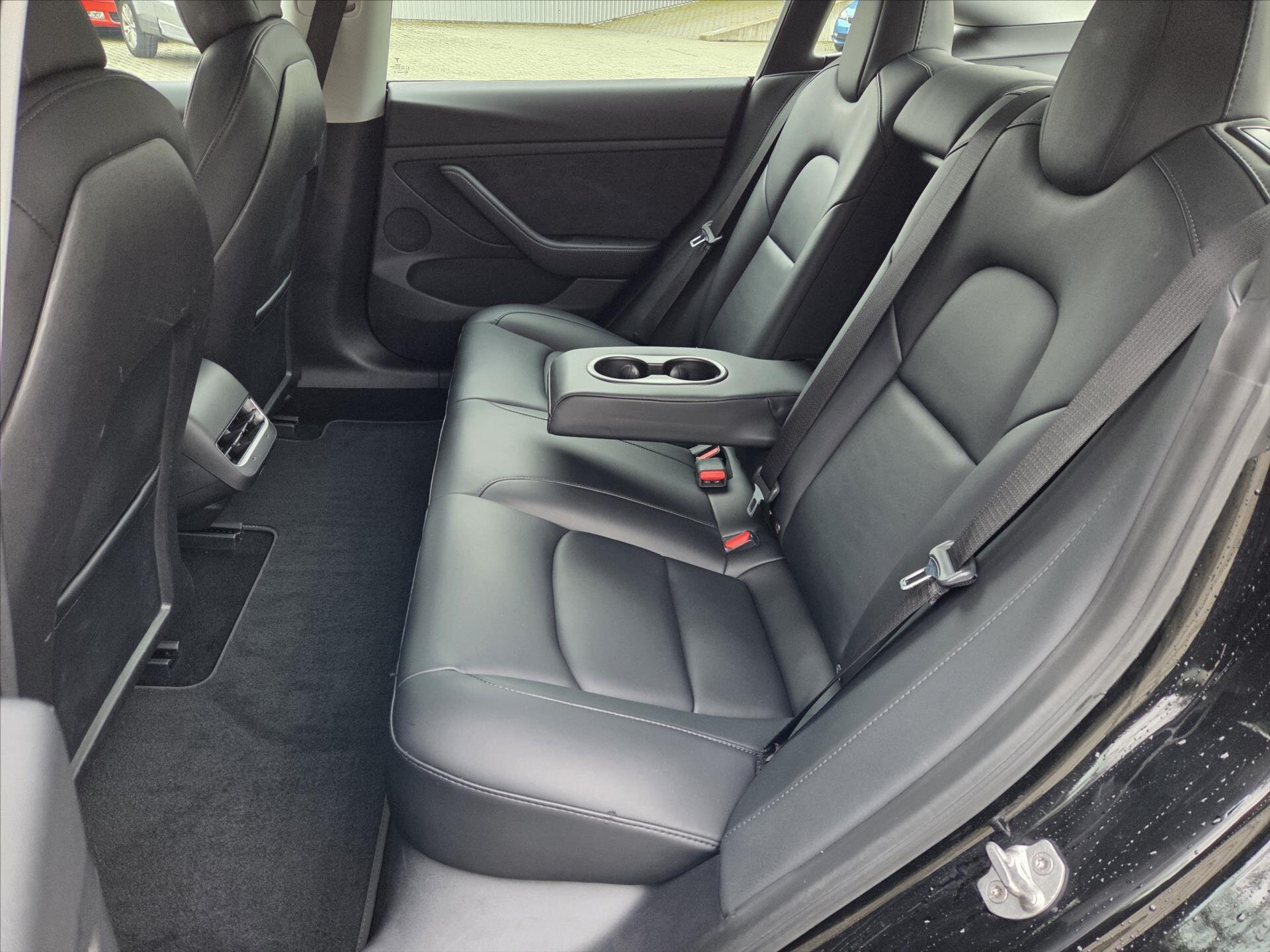 Tesla Model 3 Sedan 0,0 377 kw