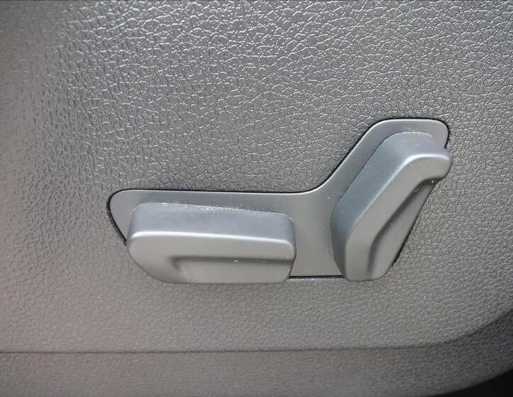 Peugeot Traveller 18