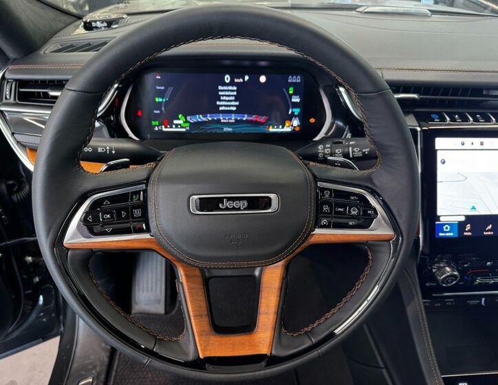 Jeep Grand Cherokee 8