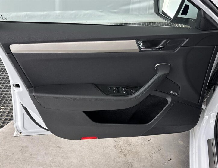 Škoda Superb Sedan / Limuzína 1,4 l 160 kw