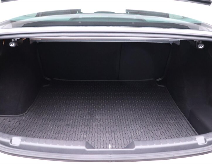 Mazda 3 Sedan 2,0 l 137 kw