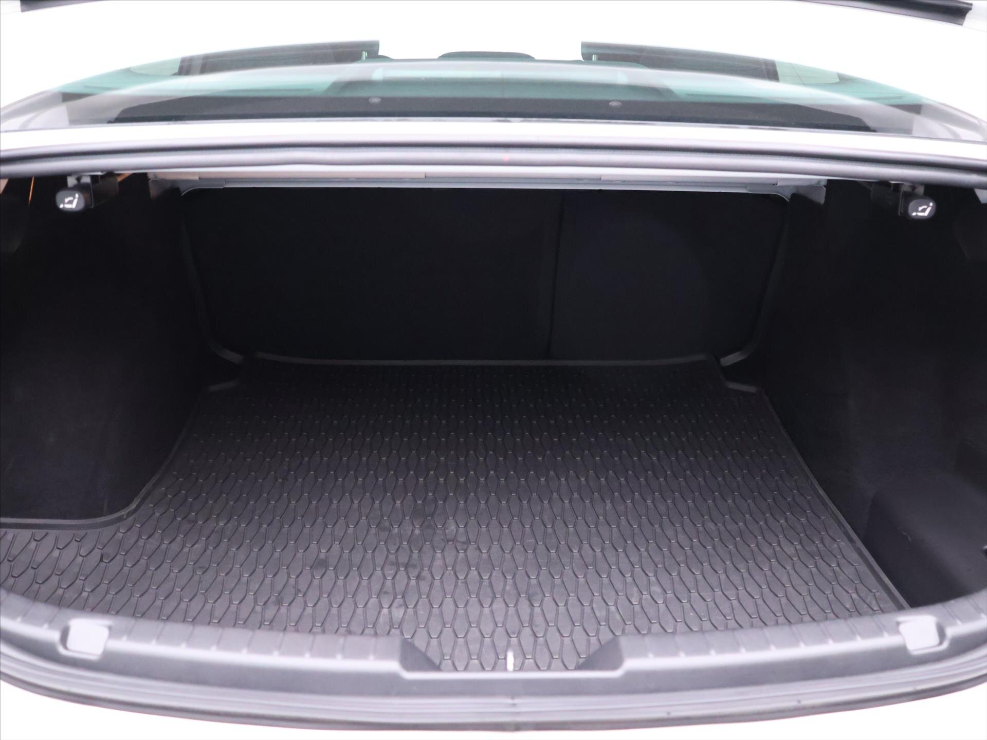 Mazda 3 Sedan 2,0 l 137 kw