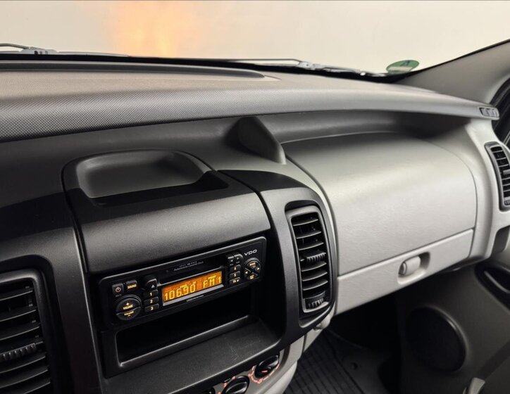 Opel Vivaro Kombi 2,5 l 107 kw