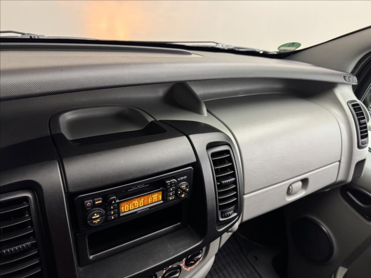 Opel Vivaro Kombi 2,5 l 107 kw