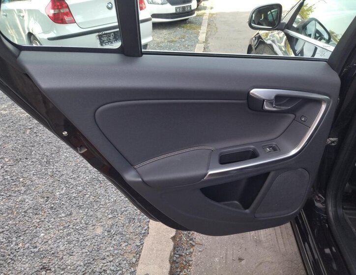 Volvo V60 Kombi 2,0 l 120 kw