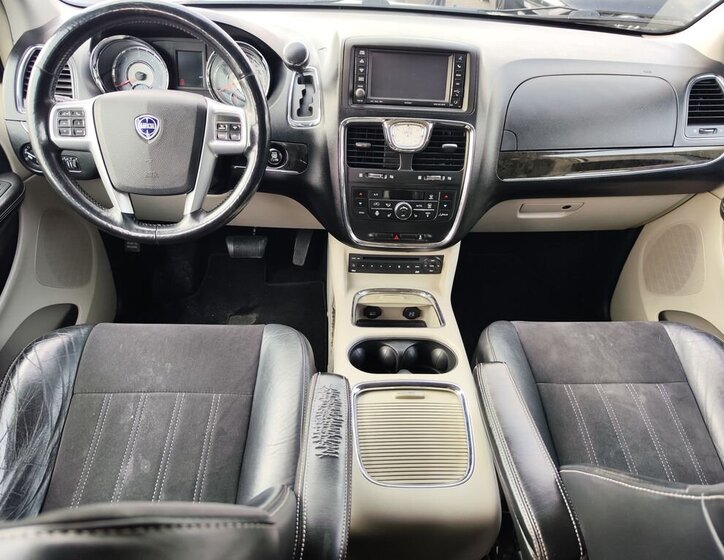 Lancia Voyager MPV 2,8 l 120 kw