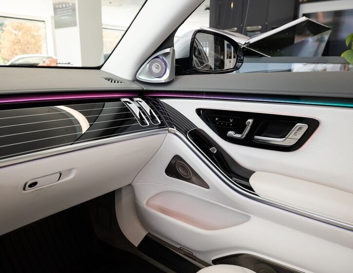 Mercedes-Benz Ostatní Sedan / Limuzína 6,0 l 450 kw