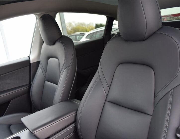 Tesla Model Y SUV / Terénní 0,0 378 kw