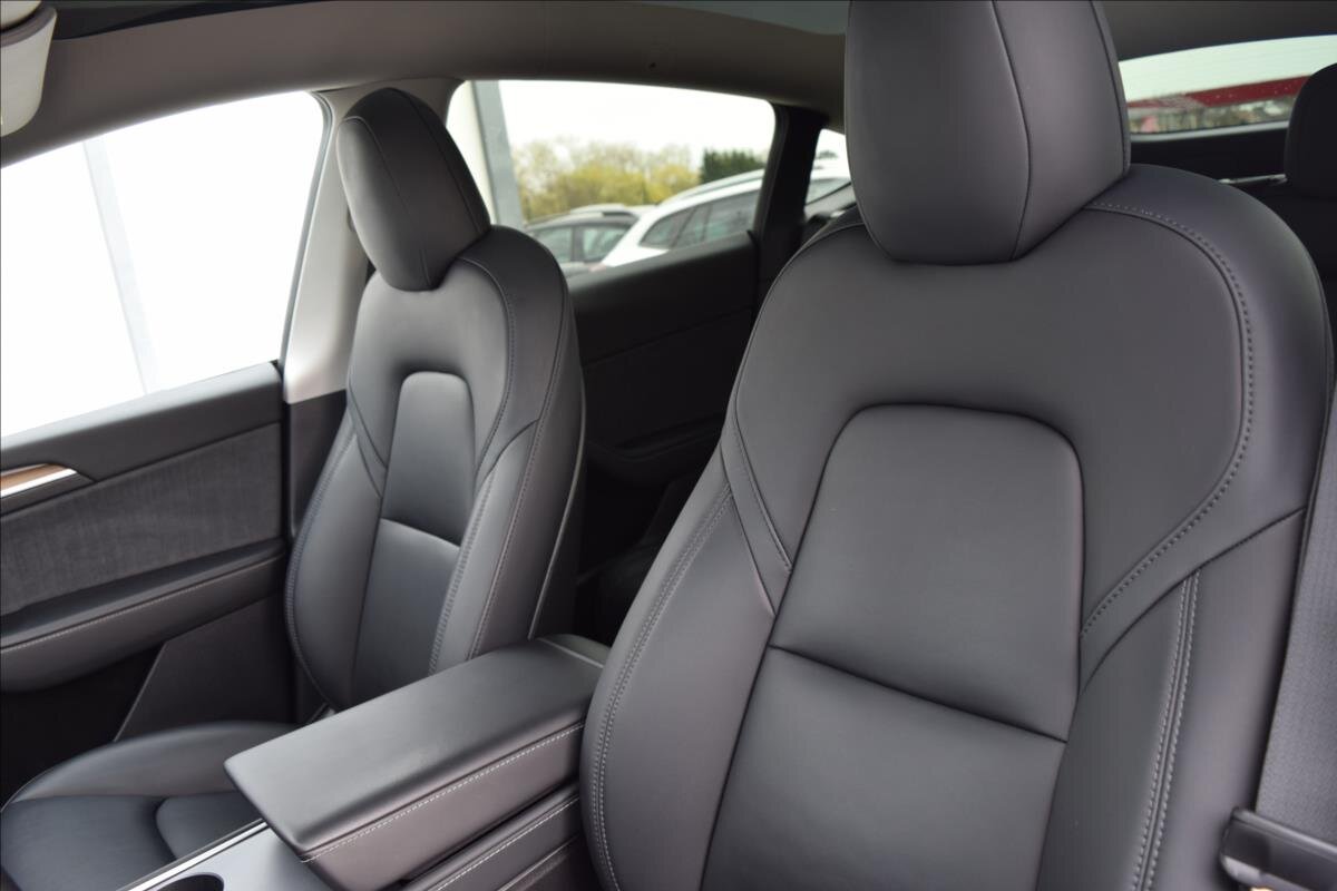 Tesla Model Y SUV / Terénní 0,0 378 kw