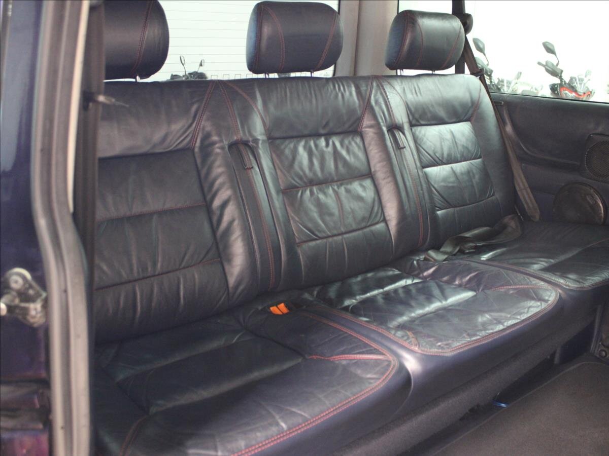 Volkswagen Caravelle Kombi 2,5 l 111 kw