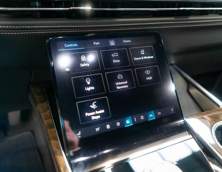 Cadillac Escalade 34