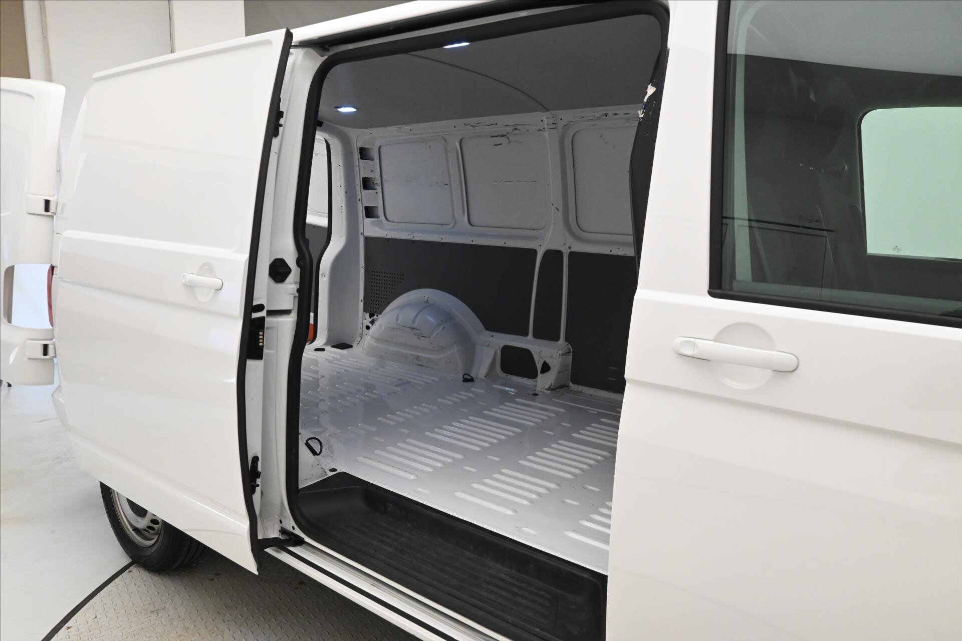 Volkswagen Transporter Skříň 2,0 l 110 kw