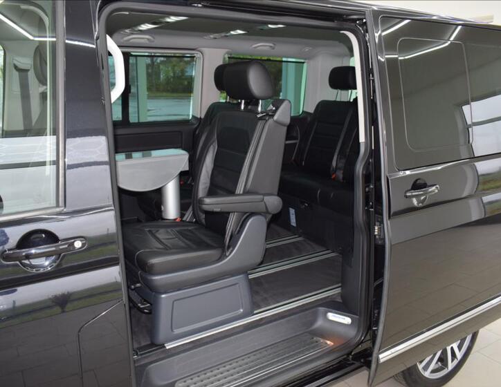 Volkswagen Multivan 12