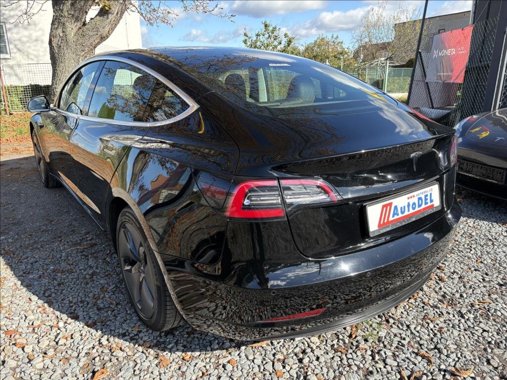 Tesla Model 3 Sedan 0,0 239 kw