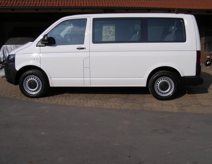 Volkswagen Caravelle 2