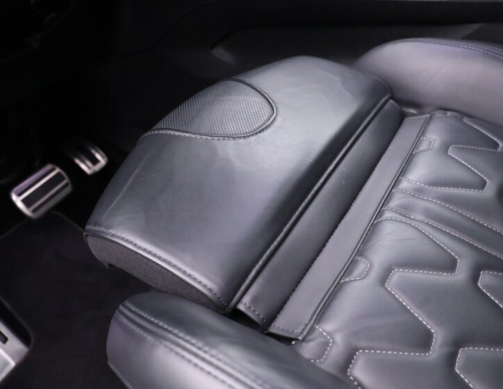 Peugeot 3008 SUV 1,6 l 133 kw