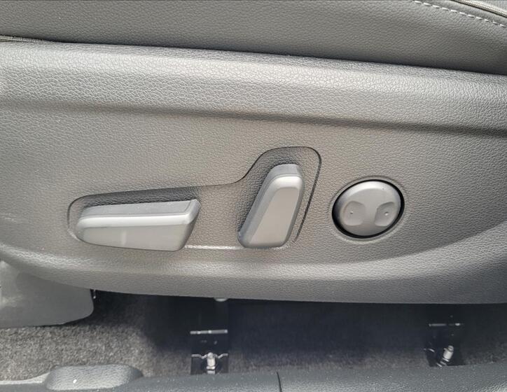 Hyundai Santa Fe SUV 1,6 l 195 kw