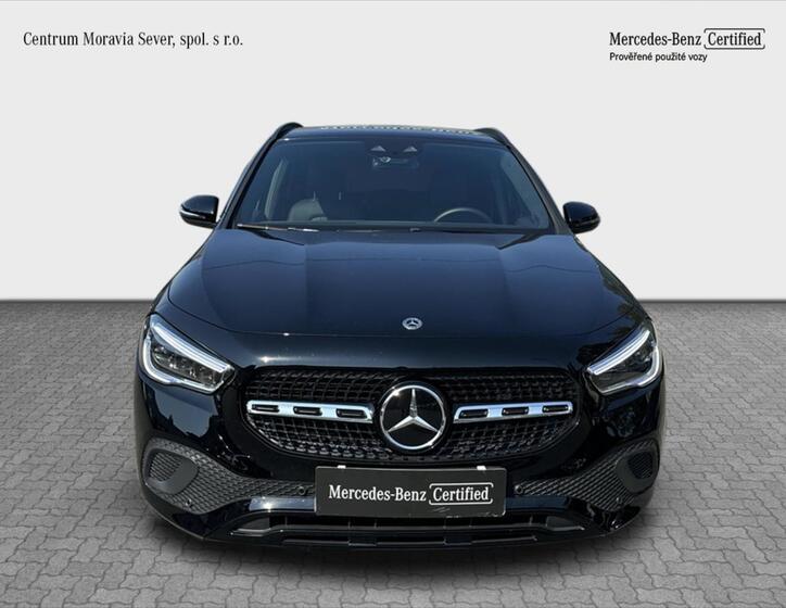 Mercedes-Benz GLA 8