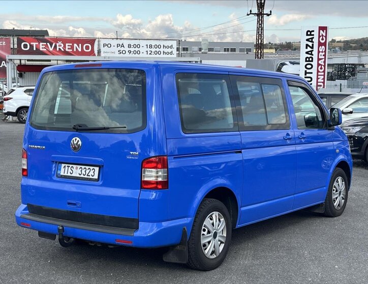 Volkswagen Caravelle MPV 2,5 l 96 kw