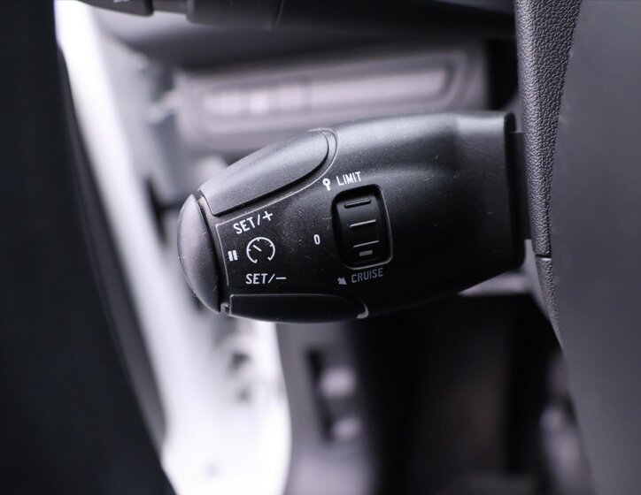 Peugeot 208 Hatchback 1,2 l 60 kw