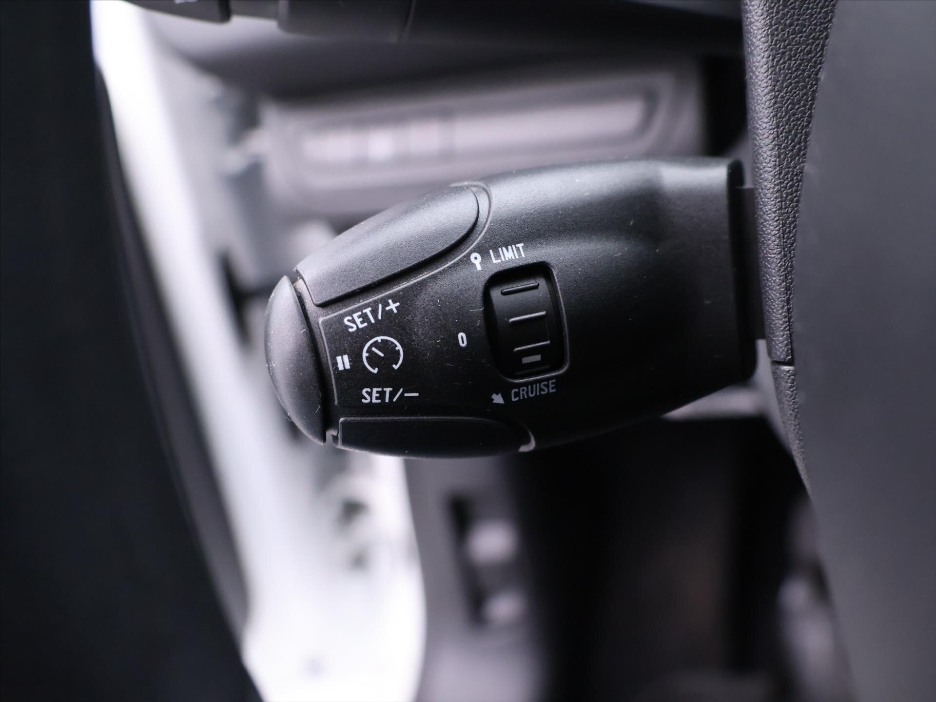 Peugeot 208 Hatchback 1,2 l 60 kw