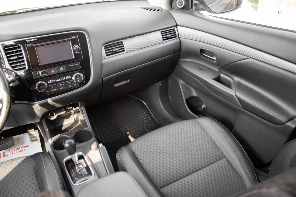 Mitsubishi Outlander SUV / Terénní 2,3 l 110 kw