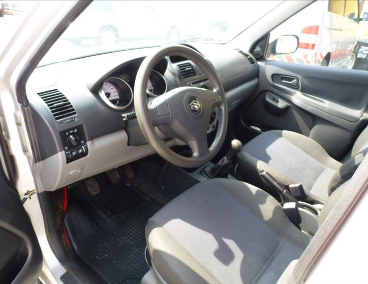 Suzuki Ignis Kombi 1,5 l 73 kw