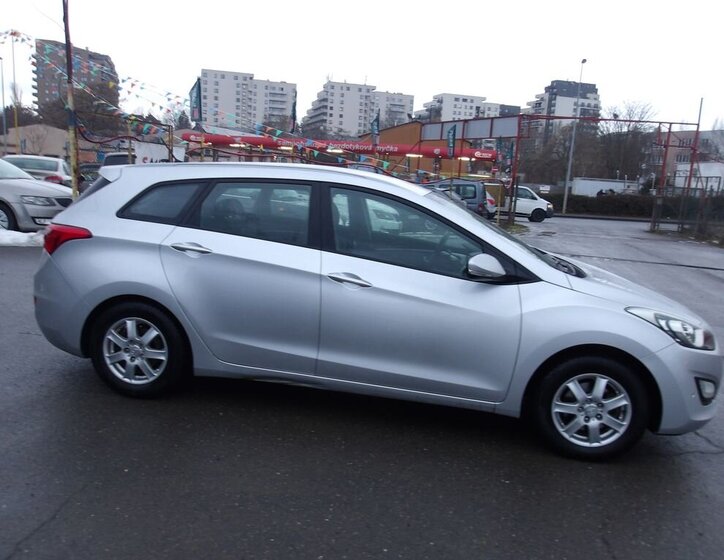 Hyundai i30 Kombi 1,6 l 99 kw