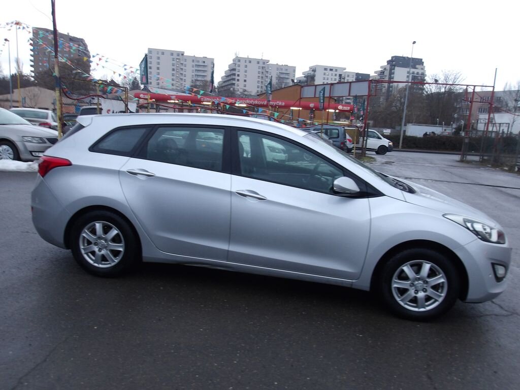 Hyundai i30 Kombi 1,6 l 99 kw