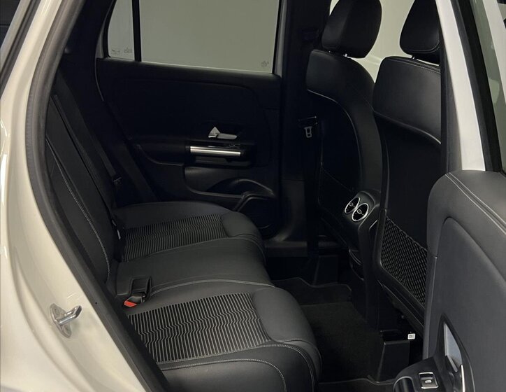 Mercedes-Benz GLA 10