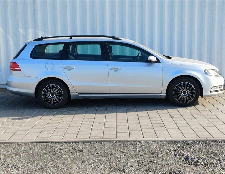 Volkswagen Passat Kombi 1,6 l 77 kw