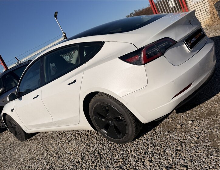 Tesla Model 3 Sedan / Limuzína 0,0 100 kw
