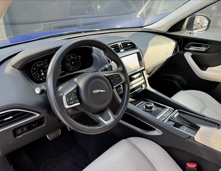 Jaguar F-Pace SUV / Terénní 2,0 l 132 kw