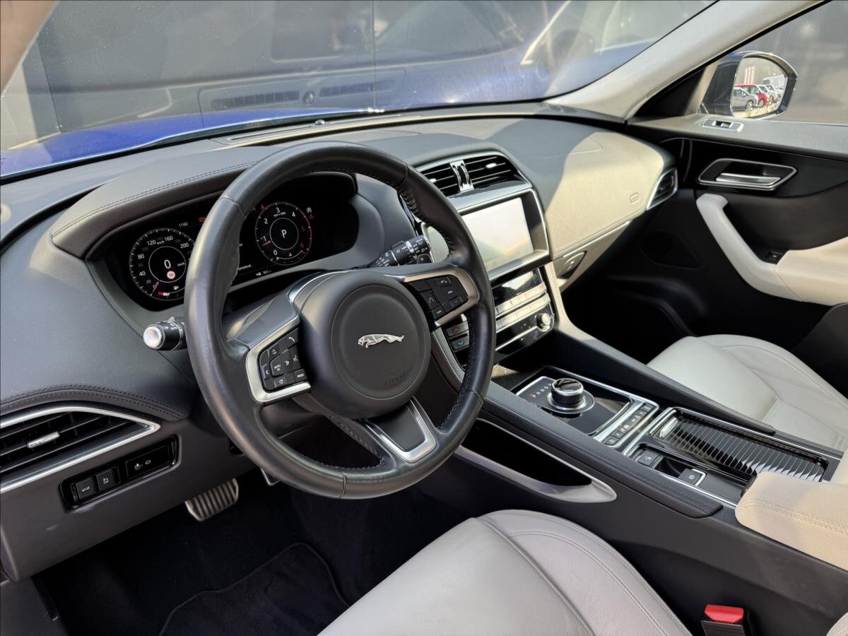 Jaguar F-Pace SUV / Terénní 2,0 l 132 kw