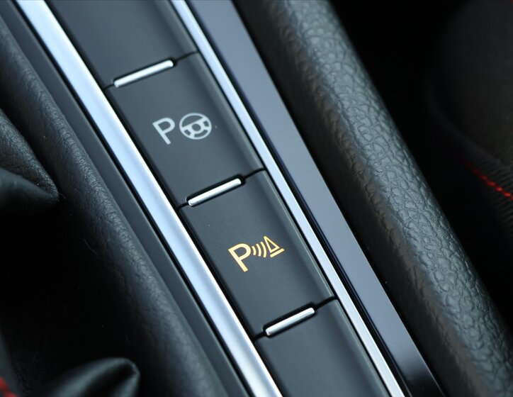 Volkswagen Golf Hatchback 2,0 l 180 kw