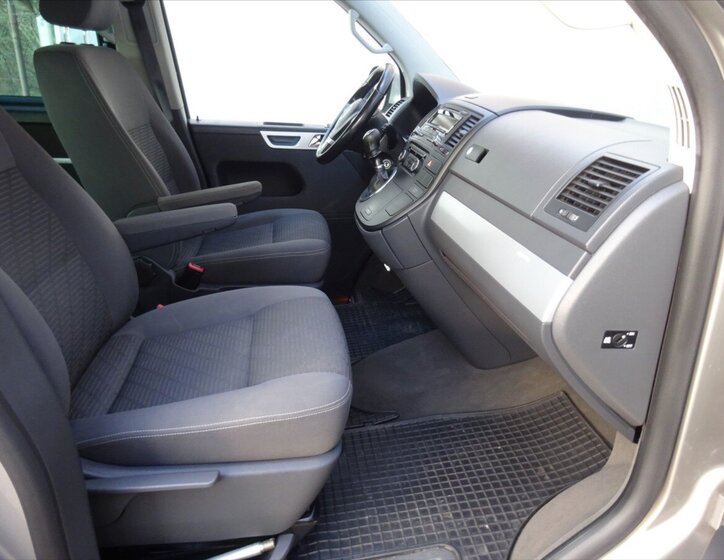 Volkswagen Multivan 13