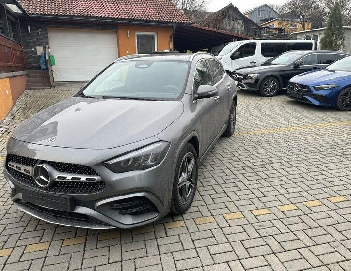 Mercedes-Benz GLA 7